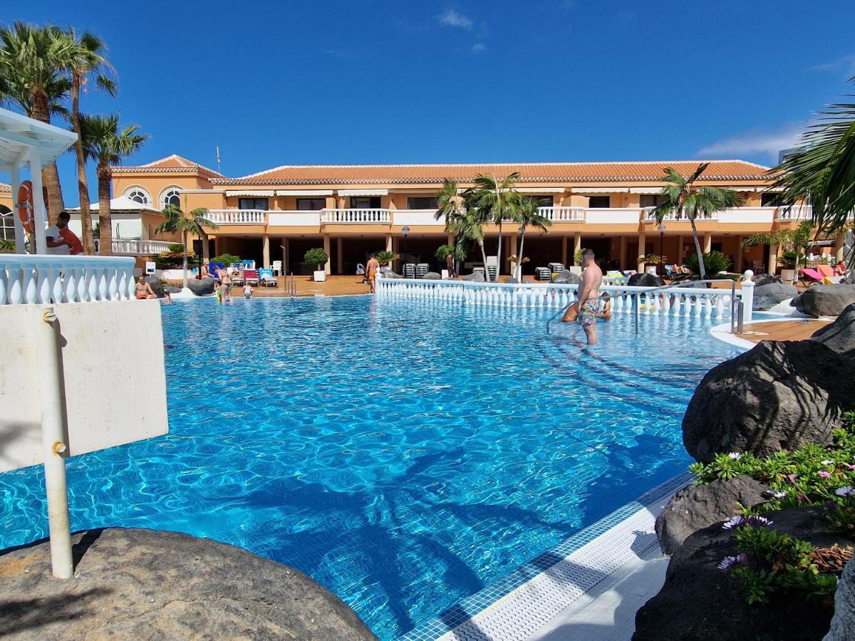 Exclusive Penthouse Playa Vistas 4 Close To The Sea And Beach, Aircondition For A Fee, Wifi, Terrace, Heated Pool Apartamento Playa de las Americas (Tenerife)