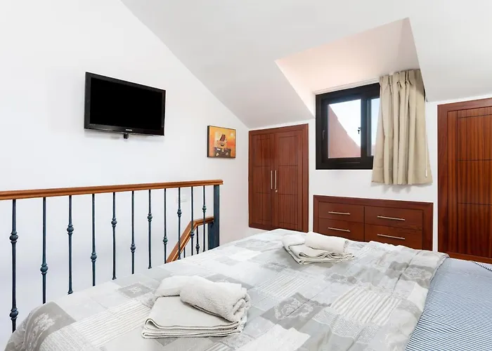 Exclusive Penthouse Playa Las Vistas 4 Close To The Sea And Beach, Aircondition For A Fee, Wifi, Terrace, Heated Pool